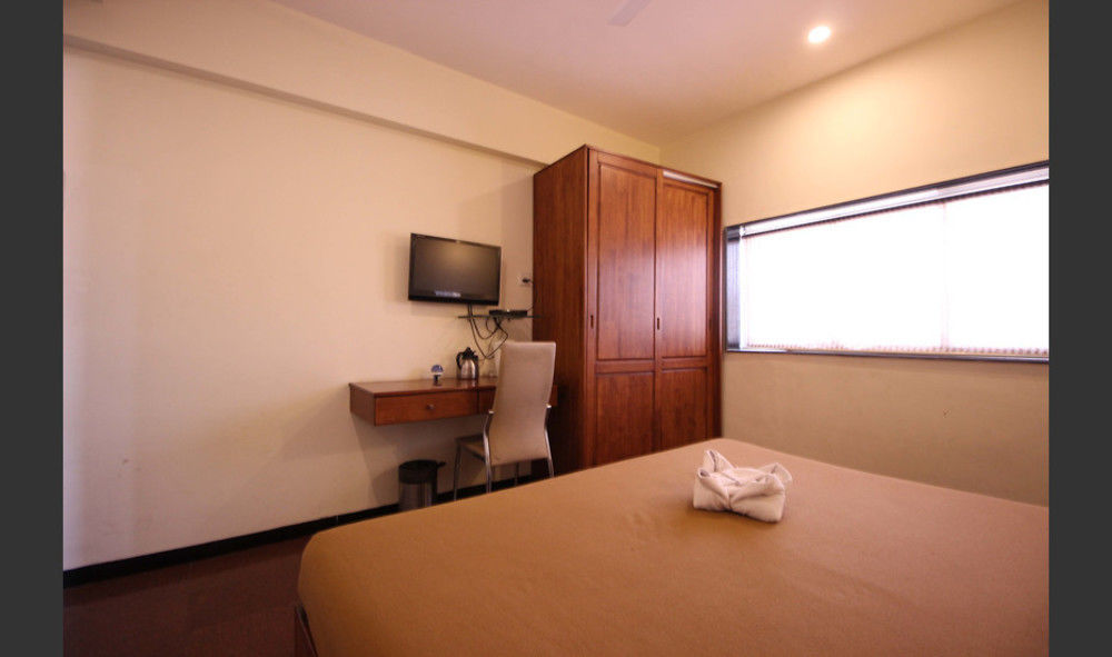 Hotel Q Deck Bombaim Exterior foto
