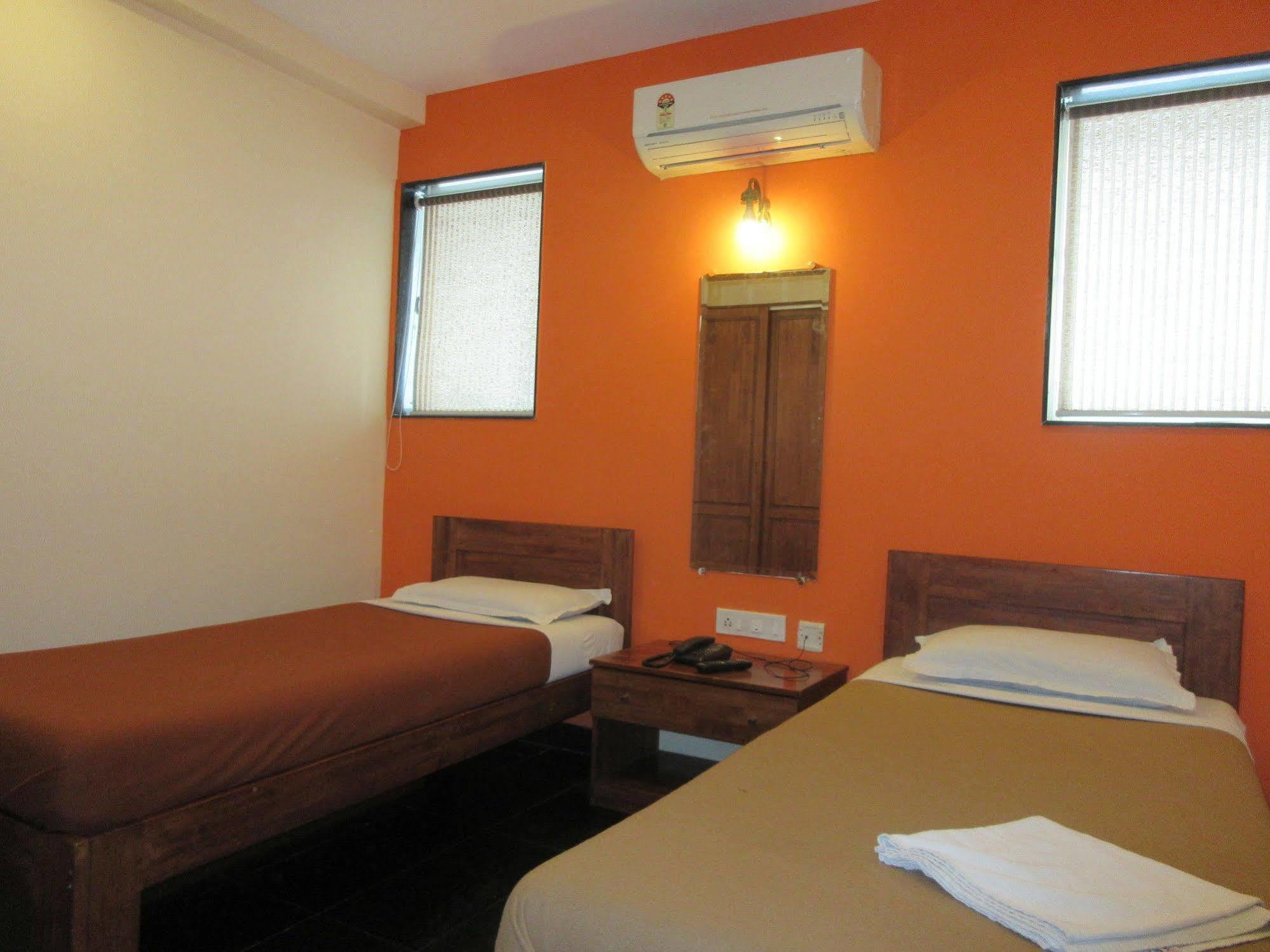 Hotel Q Deck Bombaim Exterior foto