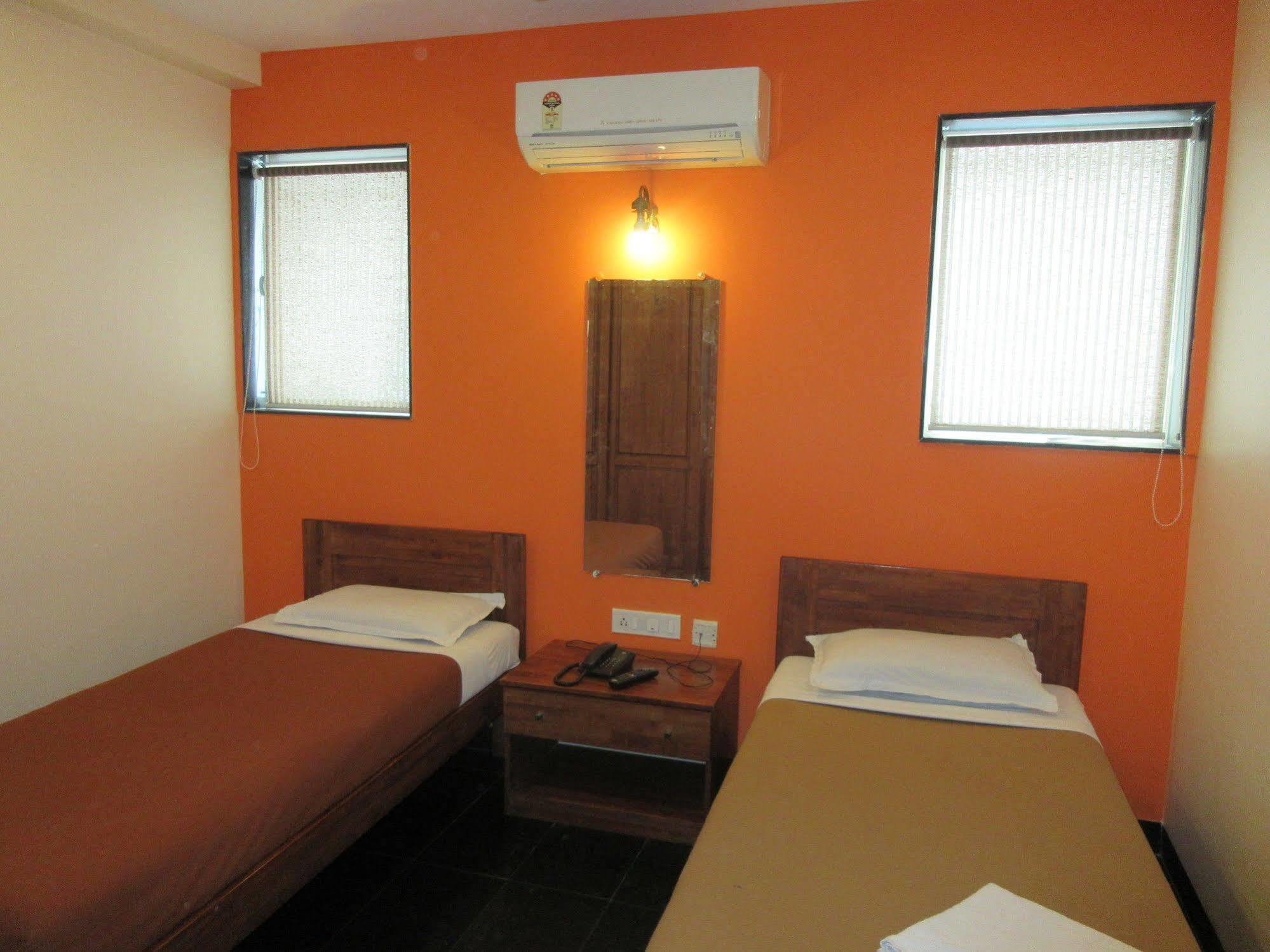 Hotel Q Deck Bombaim Exterior foto
