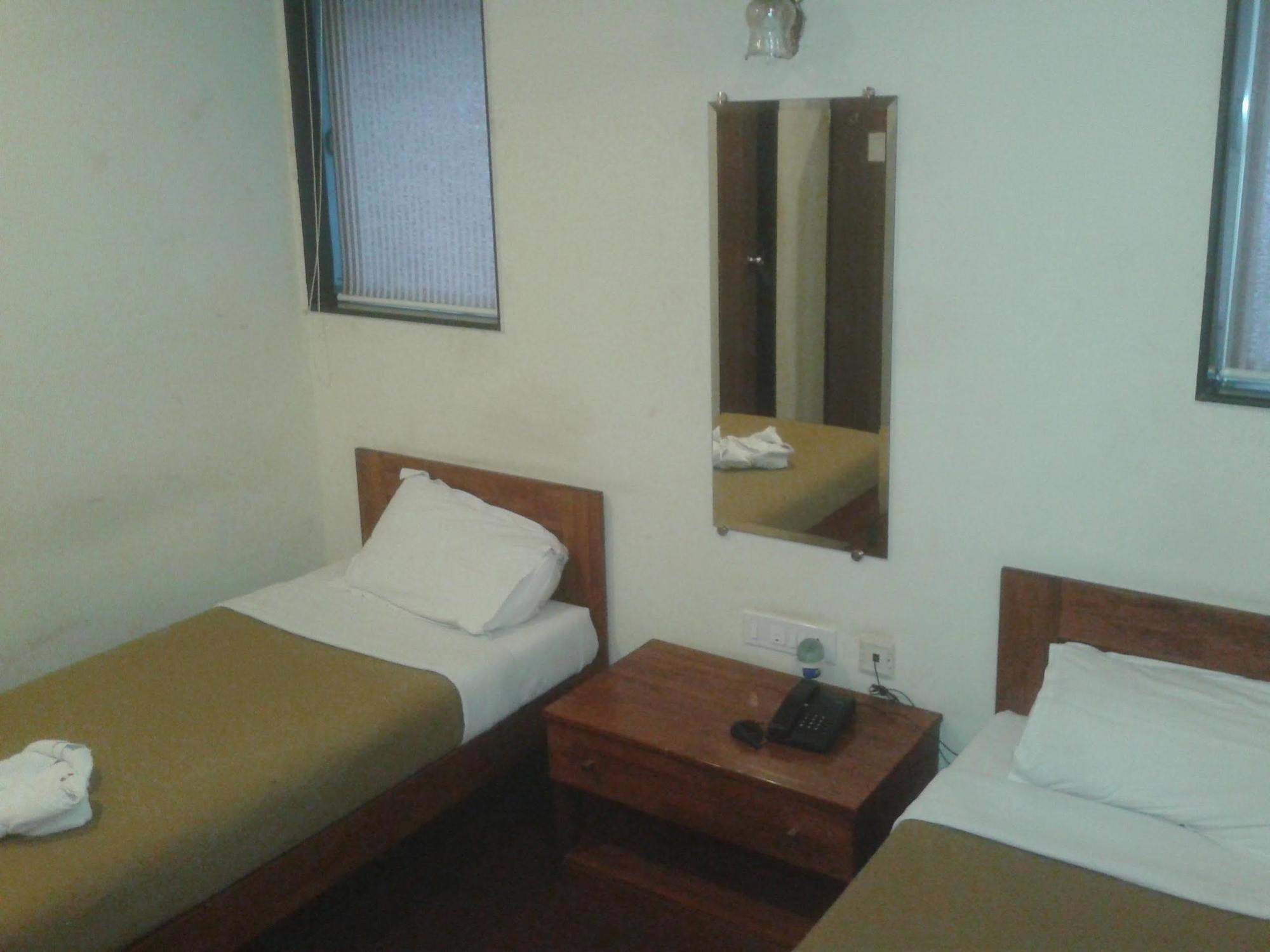Hotel Q Deck Bombaim Exterior foto